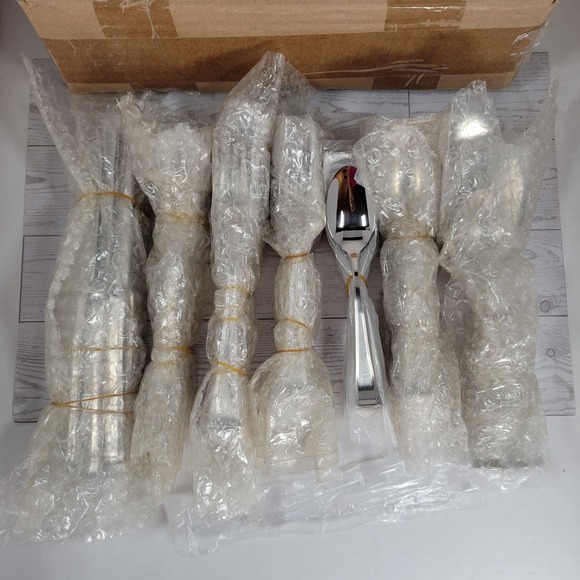 Tomodachi Other - Tomodachi Ainsleigh 80pc Service for 12 plus Hostess set 18/10 Stainless NEW